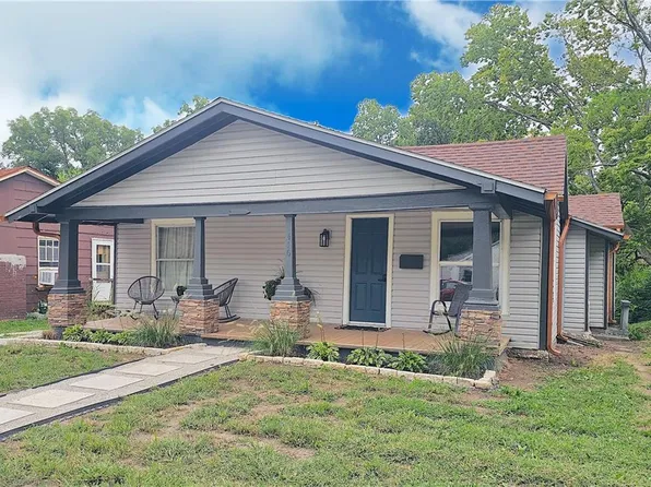416 E 2nd Ave, Garnett, KS 66032