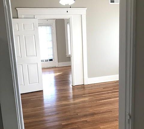 2nd image of 2918 Idlewood Ave #3