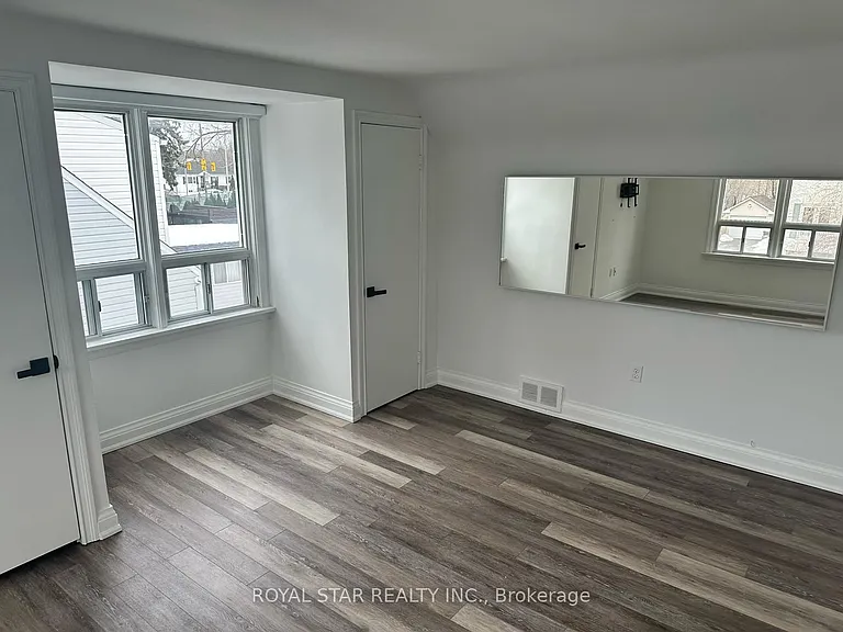 9 Roycrest Ave #ROOM — Photo 11