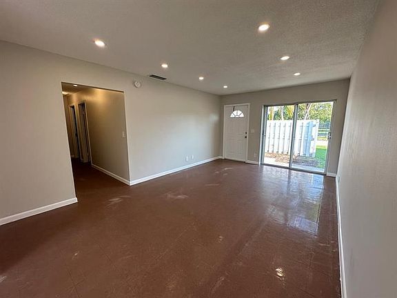 3rd image of 1500 Forest Hill Blvd #6