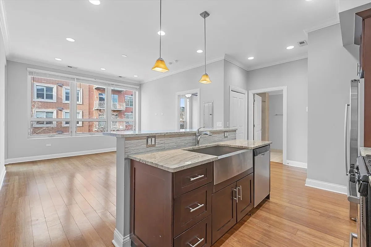 2 bed, 1013 sqft, $3,600 — Photo 3