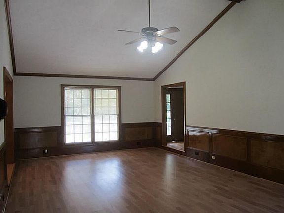 3rd image of 573 Clubland Cir SE