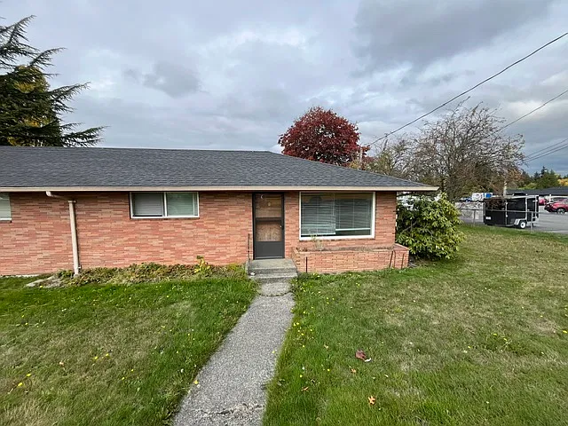 2101 E Division St #1