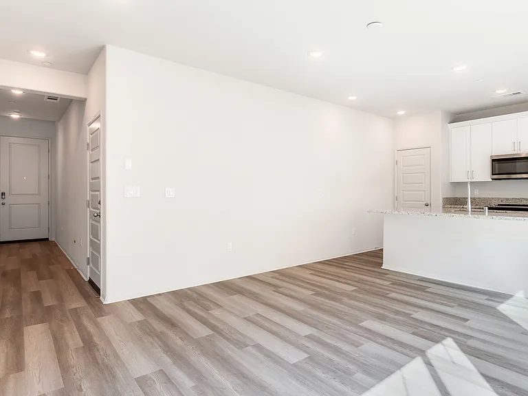 2054 Bergamot St — Photo 3