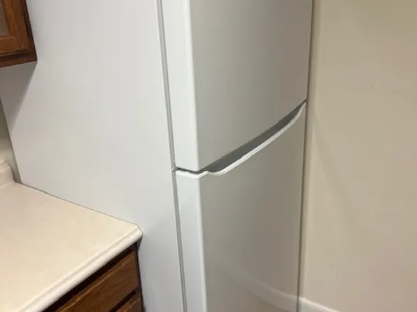 90 Kane St APT D10, West Hartford, CT 06119