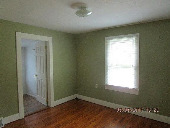 4th image of 19 Ledford Dr