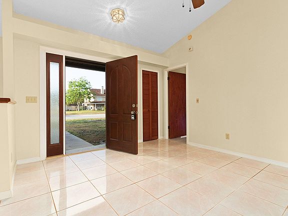 4th image of 20713 Maxim Pkwy