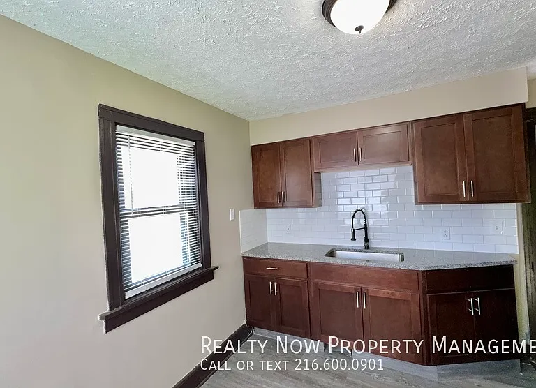 11100 Lincoln Ave — Photo 9