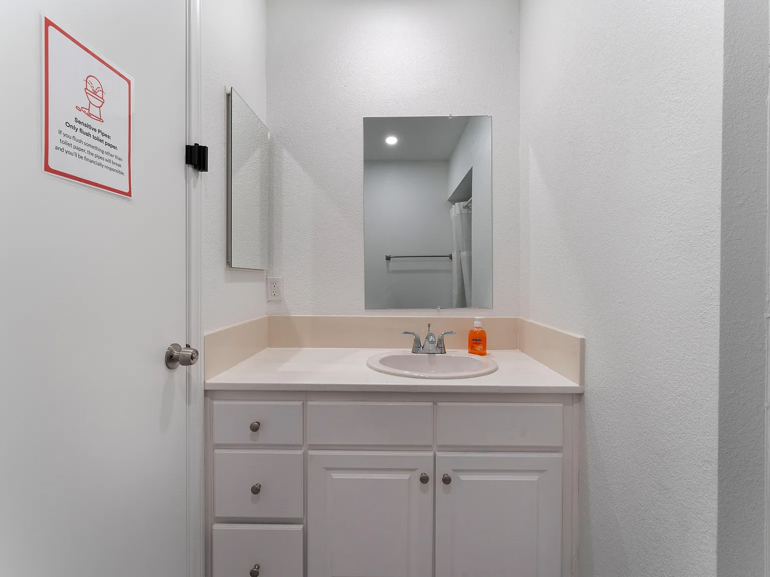4 bed, 4.0 bath, 3792 sqft, $780 — Photo 4