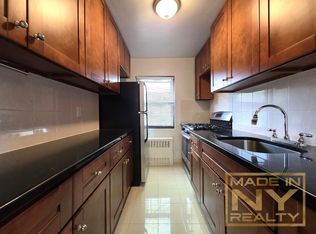196-25 69th Ave #1, Fresh Meadows, NY 11365