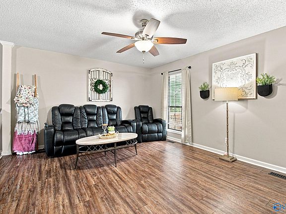3rd image of 835 Walker Ln