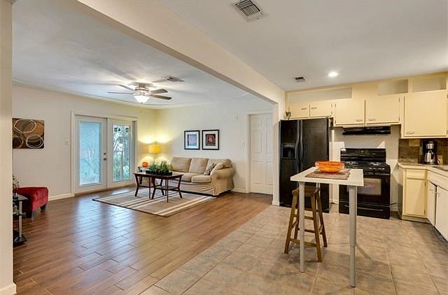 1st image of 1209 Green Forest Dr