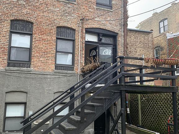 2nd image of 1414 W Erie St #1