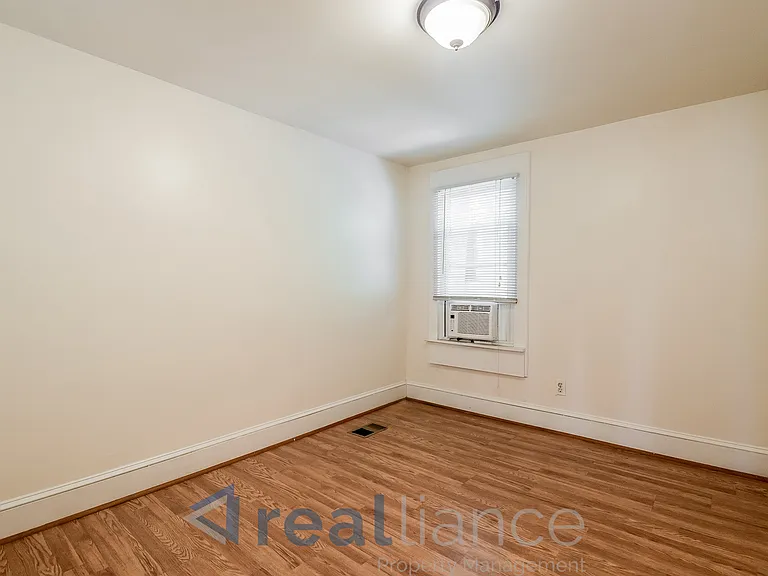 115 16th St SE — Photo 10