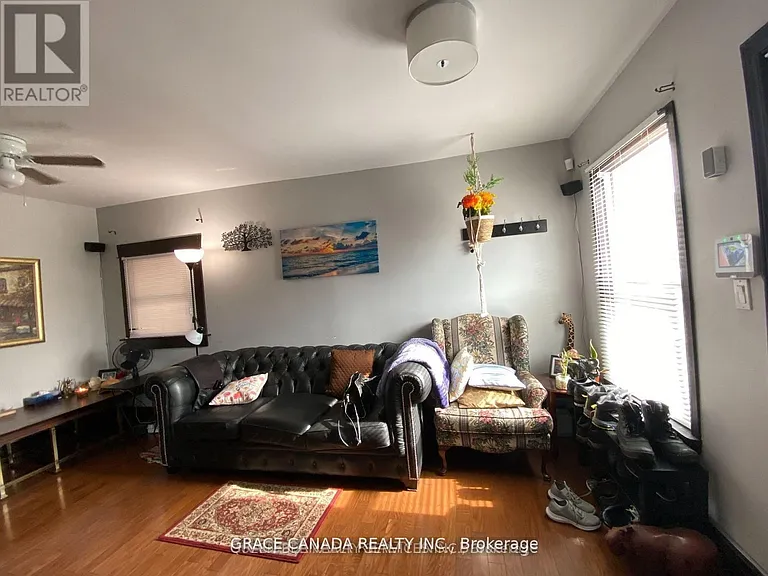 4765 6th Ave #MAIN LEVEL — Photo 2