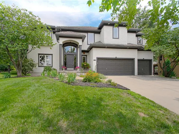 9129 Redbud Ln, Lenexa, KS 66220