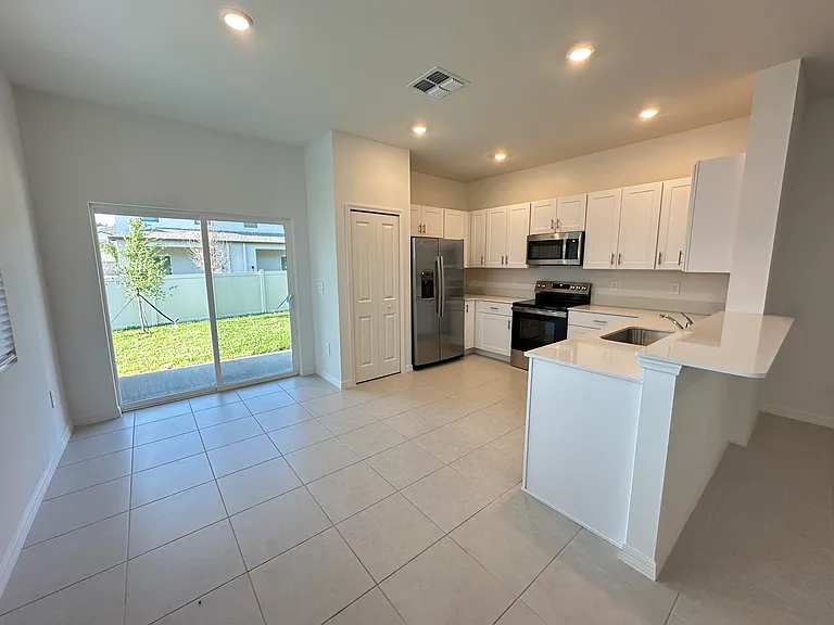 2655 Buttercup Lucine Ln #2655 — Photo 5