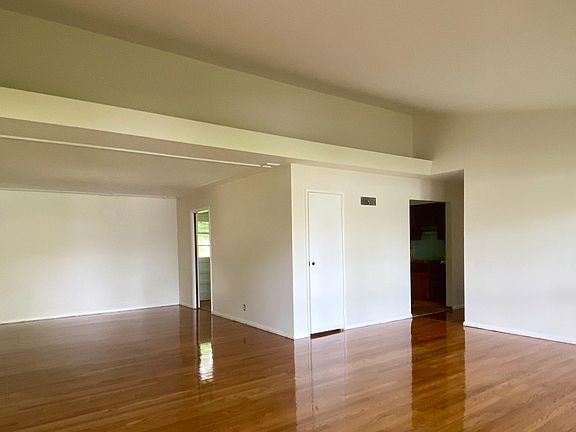3rd image of 705 Gralee Ln
