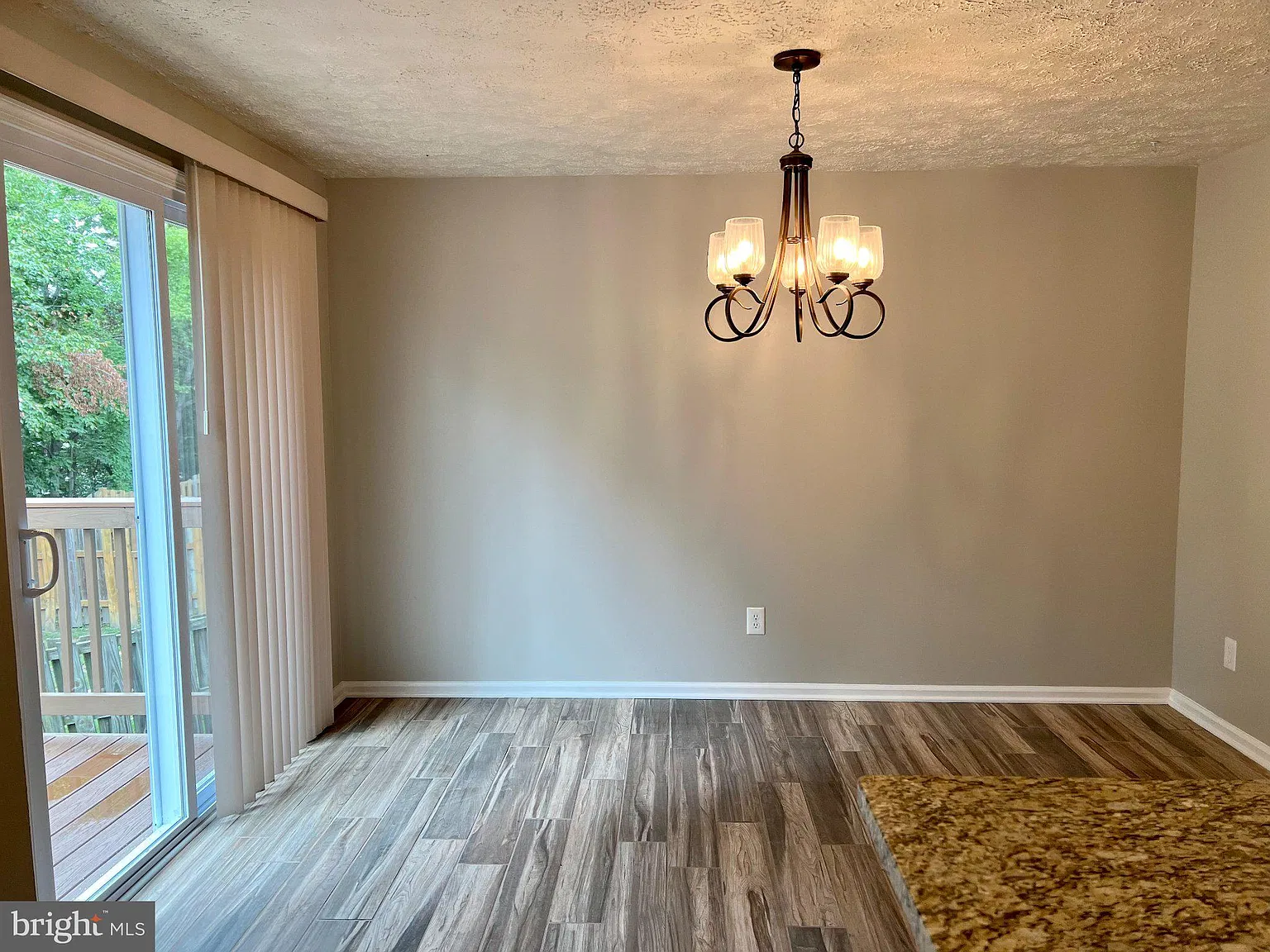 3 bed, 2.5 bath, 1820 sqft, $2,295 — Photo 4