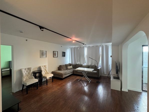 250 Hammond Pond Pkwy APT 1004S