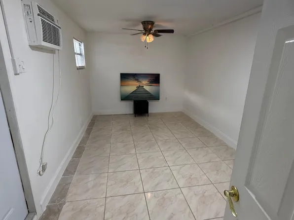 (undisclosed Address), Hollywood, FL 33024