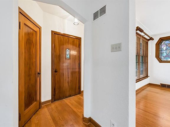 5th image of 6455 Murdoch Ave