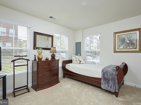 4th image of 7232 Silver Thorn Way