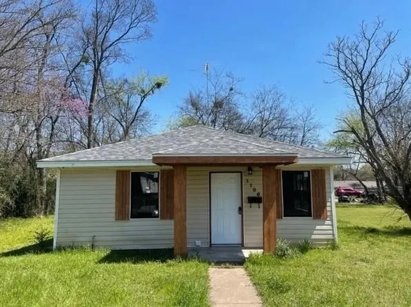 1106 Blackburn St, Commerce, TX 75428