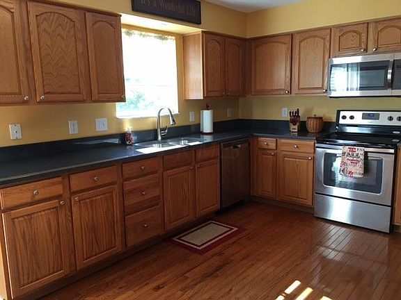 5th image of 909 McMunn St