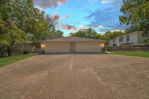 6463 Waverly Way Photo 1