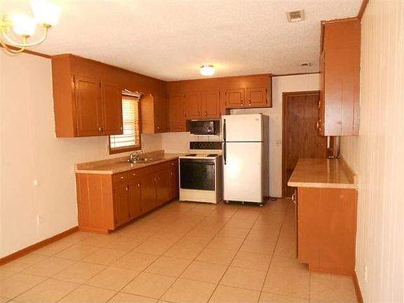 3rd image of 102 Glenwood Ln
