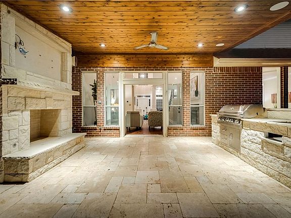 3rd image of 2704 Foxchase Ln