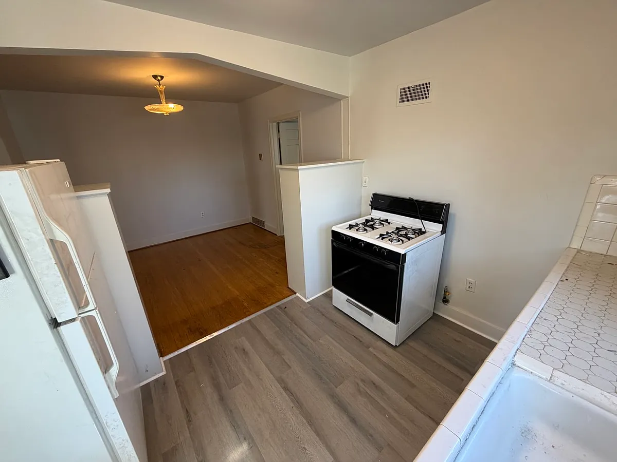 Building Photo - 2118 Emerson Ave #3