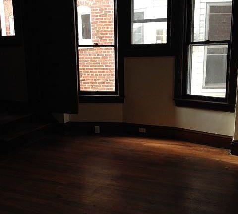 3rd image of 868 Mulberry Ave
