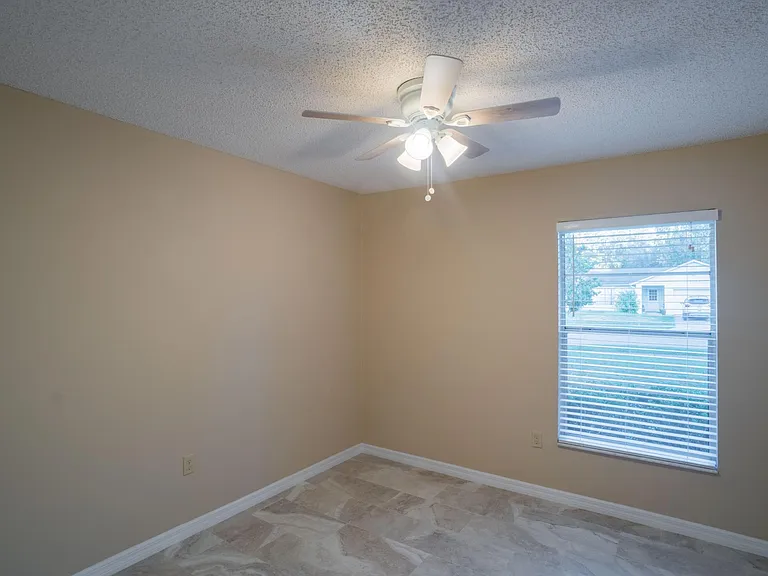 902 Whisler Ct — Photo 12