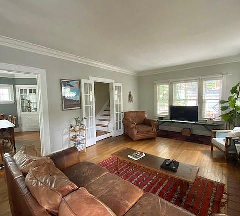 4th image of 2253 Cottage Grove Dr