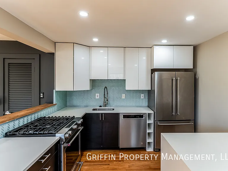 2123 Young St SE #202 — Photo 3