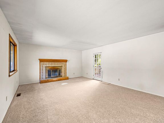 5th image of 408 Boyes Boulevard