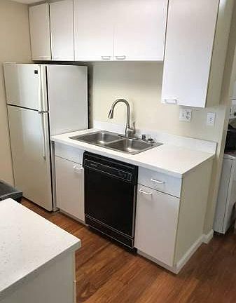 5th image of 201 Harrison St APT 528