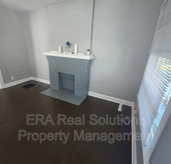 54 N Ogden Ave — Photo 12