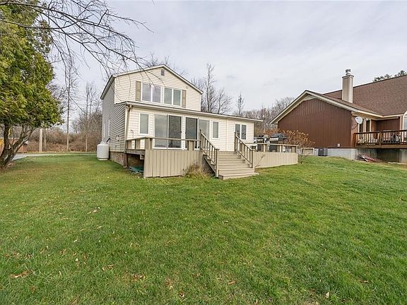 3rd image of 44496 Russell Dr