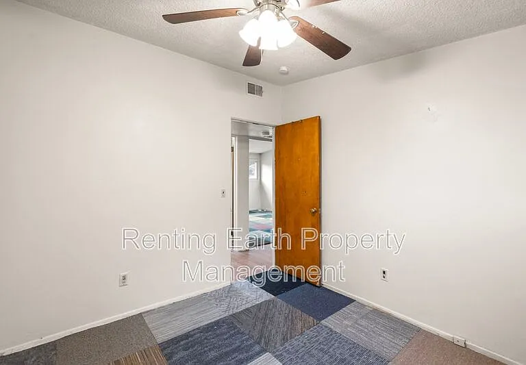 6452 Evergreen Blvd — Photo 21