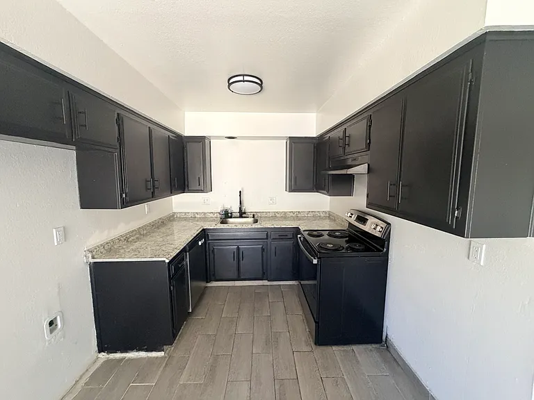 8000 N Laurelglen Blvd #B — Photo 4