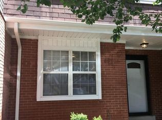 3512 Castle Hill Dr, Woodbridge, VA 22193