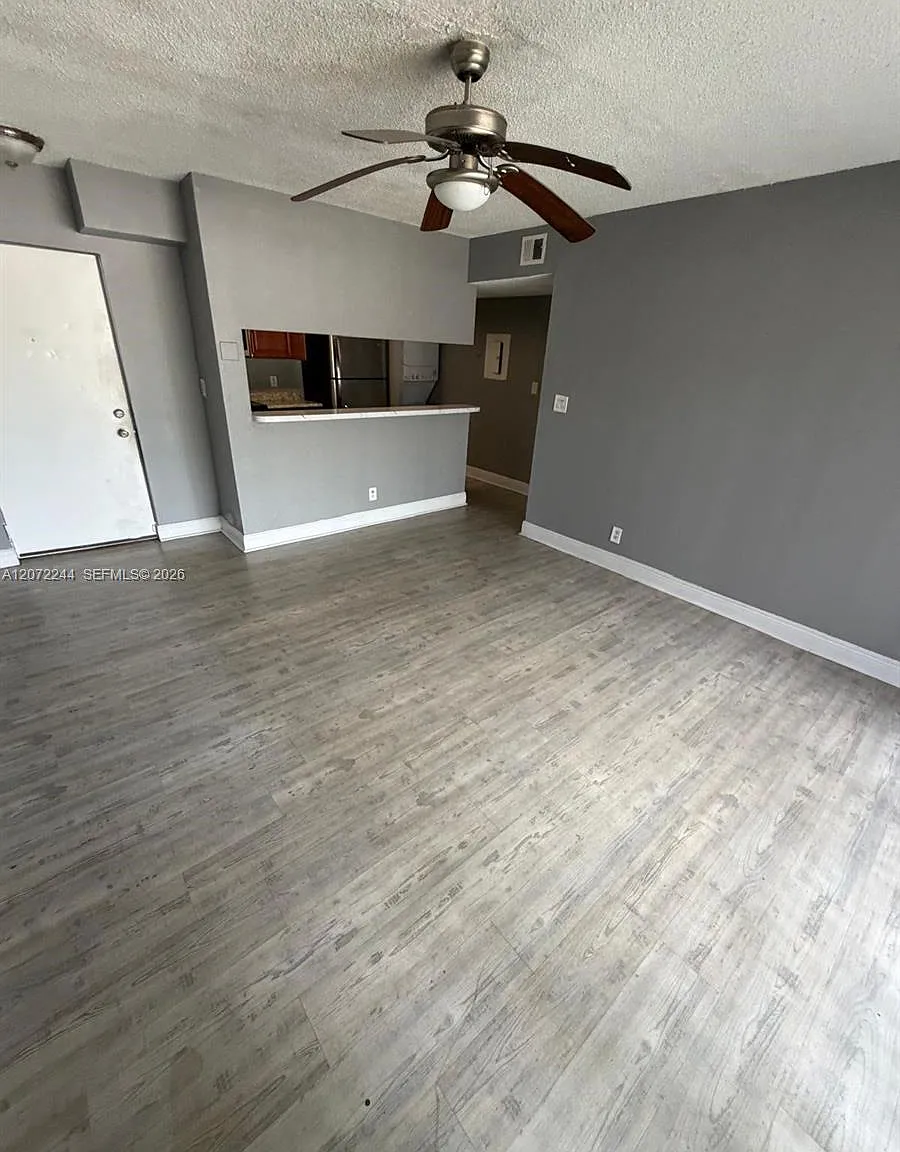 Sun Vista Gardens Condo — Photo 2