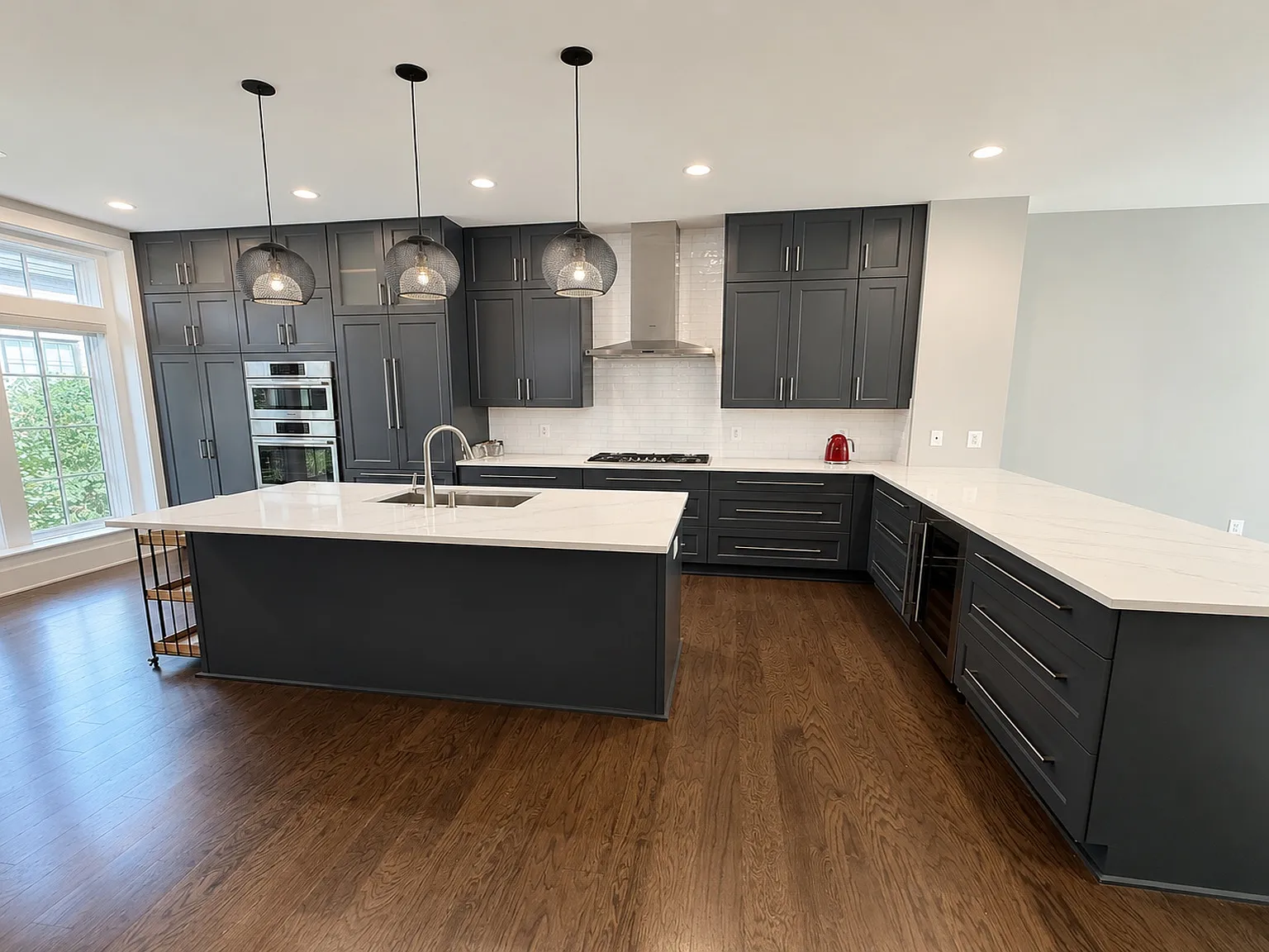 4 bed, 4.5 bath, 3355 sqft, $7,500 — Photo 2