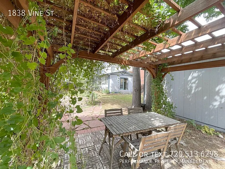 1838 Vine St — Photo 33