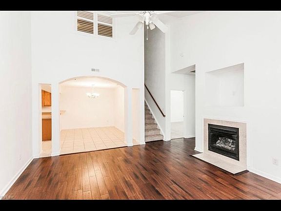 4th image of 408 Coastal Walk Pl APT 204