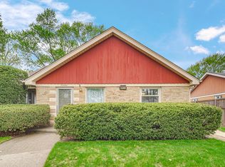 10440 S Tripp Ave, Oak Lawn, IL 60453