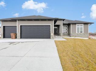 9726 Modena Ct, Lincoln, NE 68526